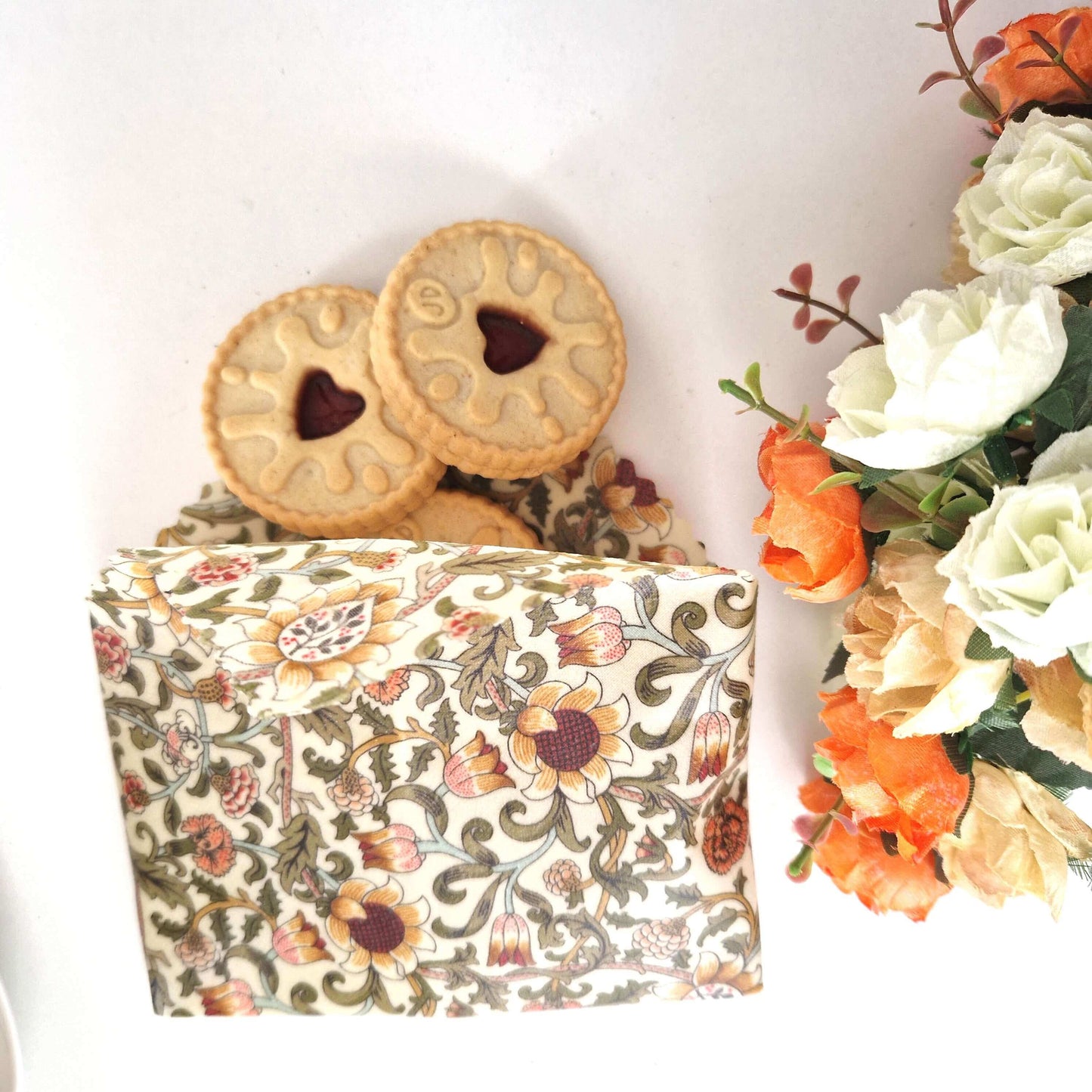 Reusable Beeswax Food Wraps 100% Hand Made in the UK by Honey Bee Good.